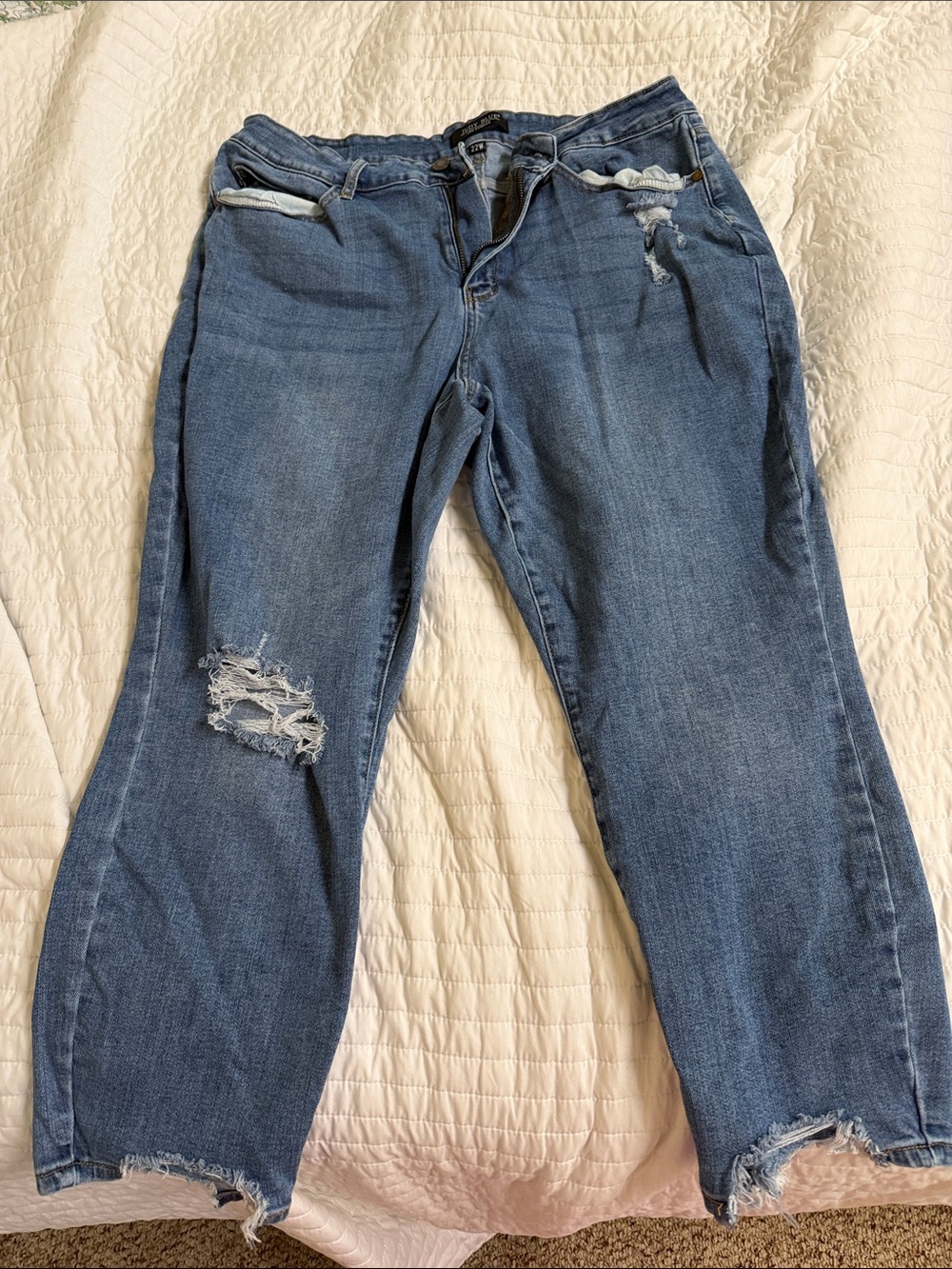 Judy Blue Slim Fit Distressed Jeans in Medium Blue